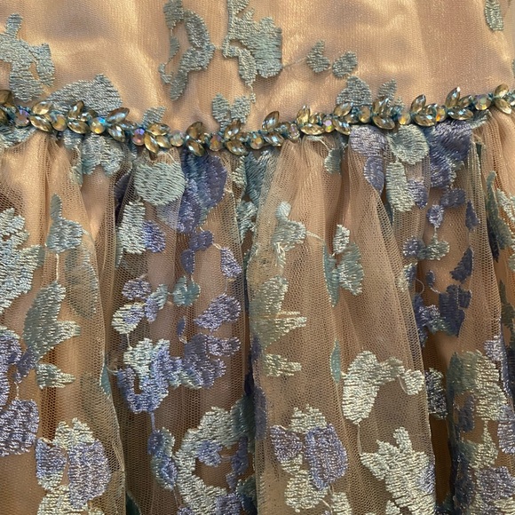 Dress - Picture 8 of 9